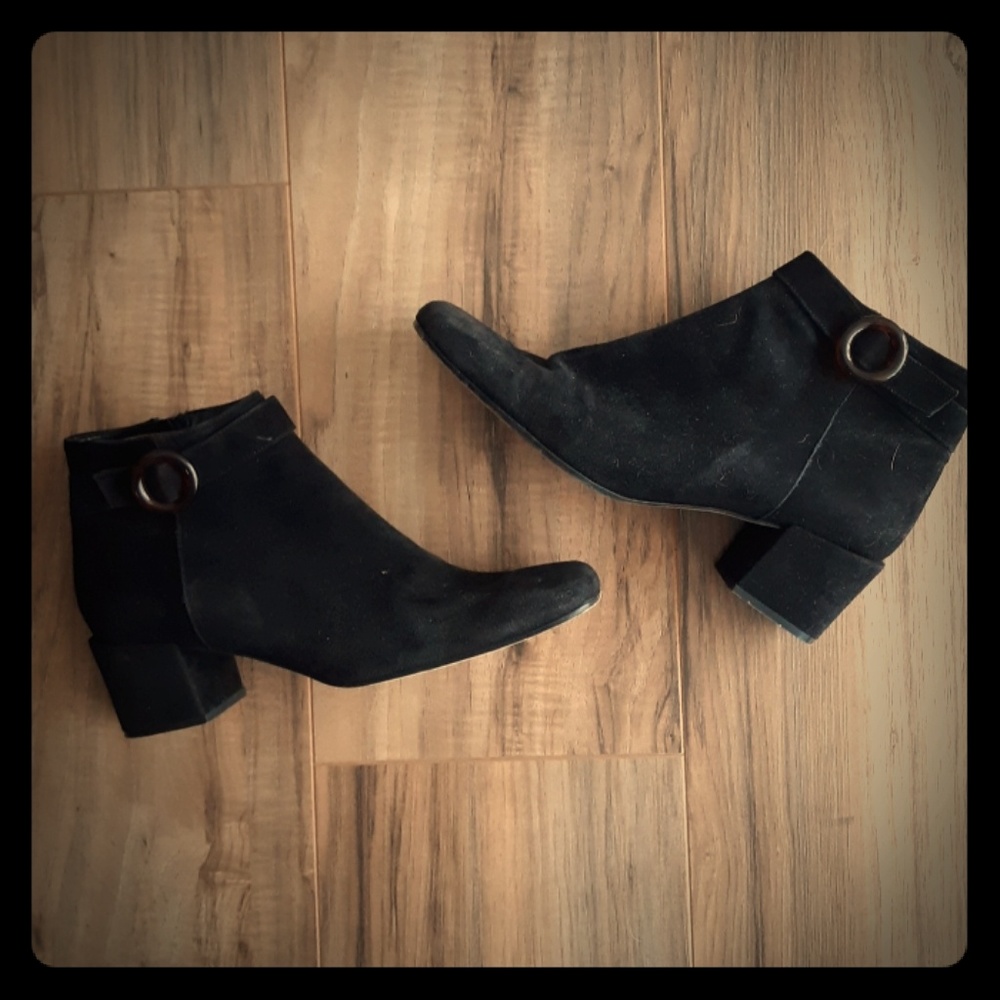 Anne Klein II Black Suede Ankle Boots. Made In Italy